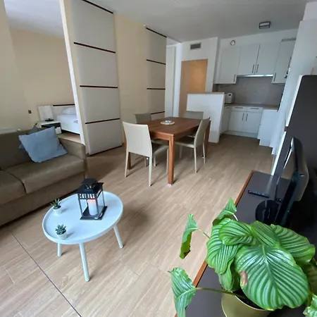 5ensational Eu- Zone Apartment *